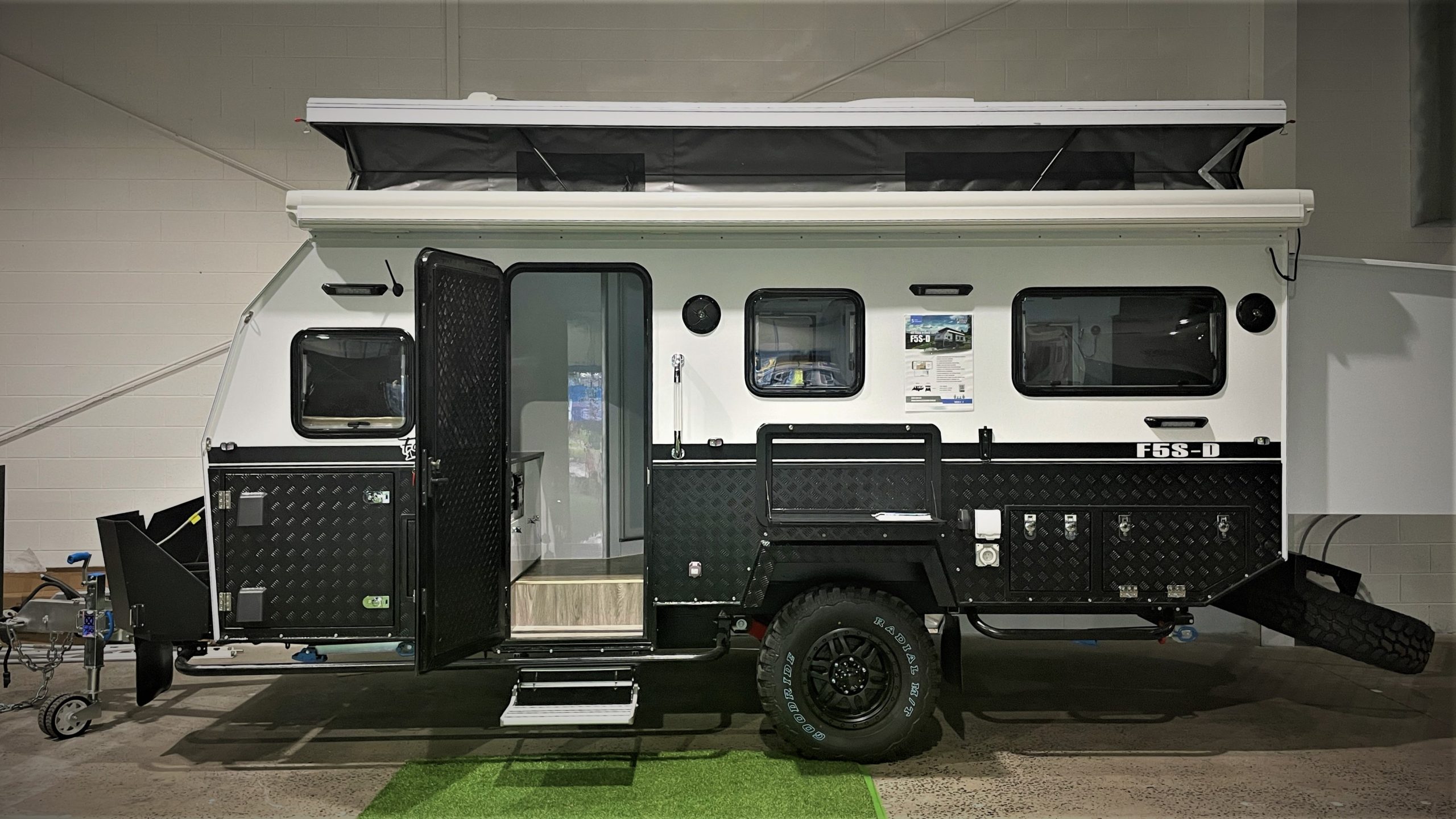 Fantasy Caravan 15ft Hybrid Off Road with Bunks and Ensuite (F5SD